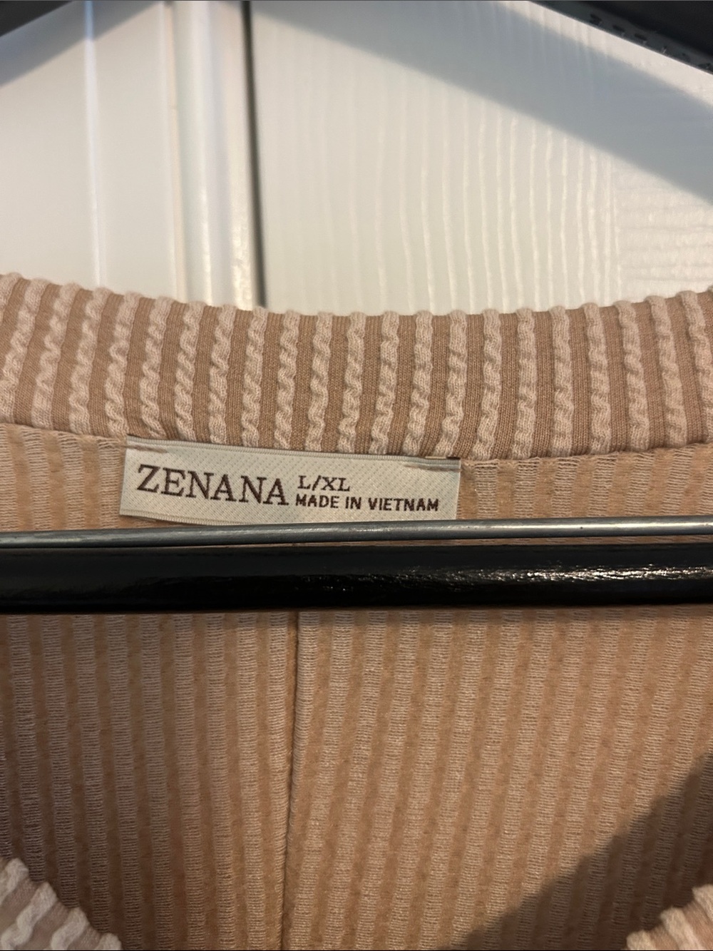 Zenana Ash Mocha/Taupe Ribbed V-Neck Too with Exposed Seam size L/XL - Picture 2 of 3